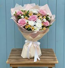 Букет цветов из:  Гвоздики, Орхидеи и Розы в Муслюмово Татарстан