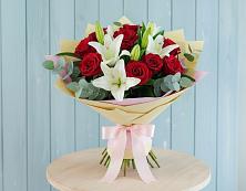 Букет цветов из:  Лилии и Розы в Муслюмово Татарстан