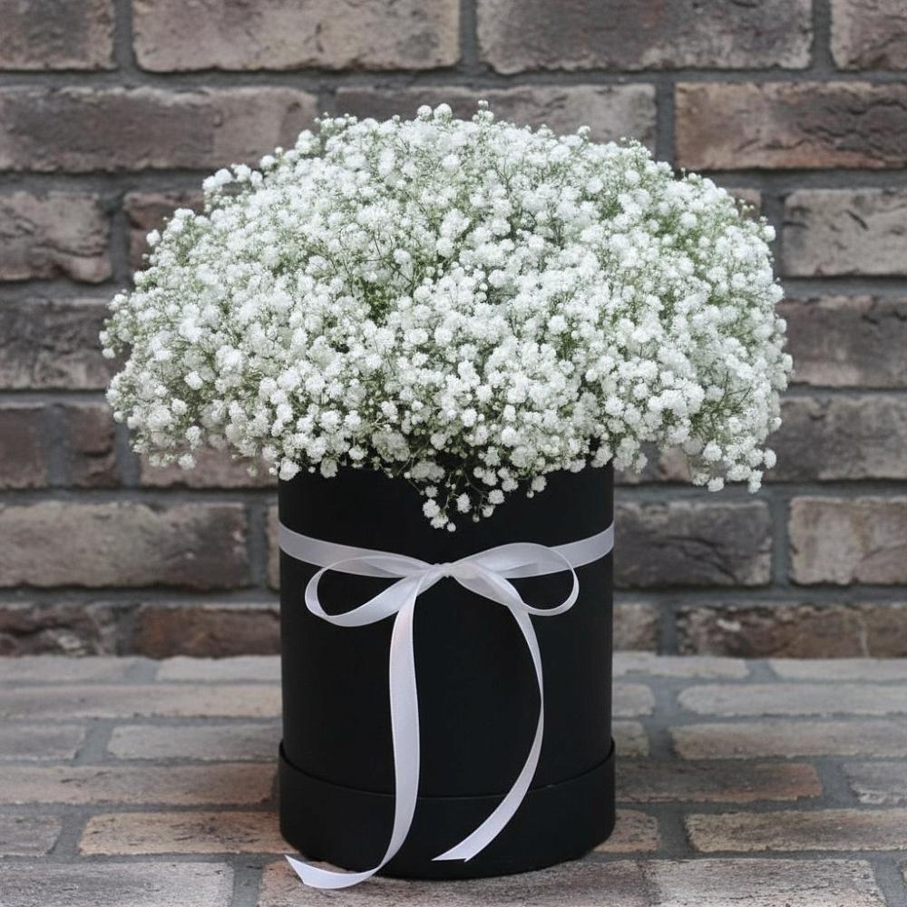 Цветочная композиция из Гипсофила в шляпной коробке в Муслюмово Татарстан