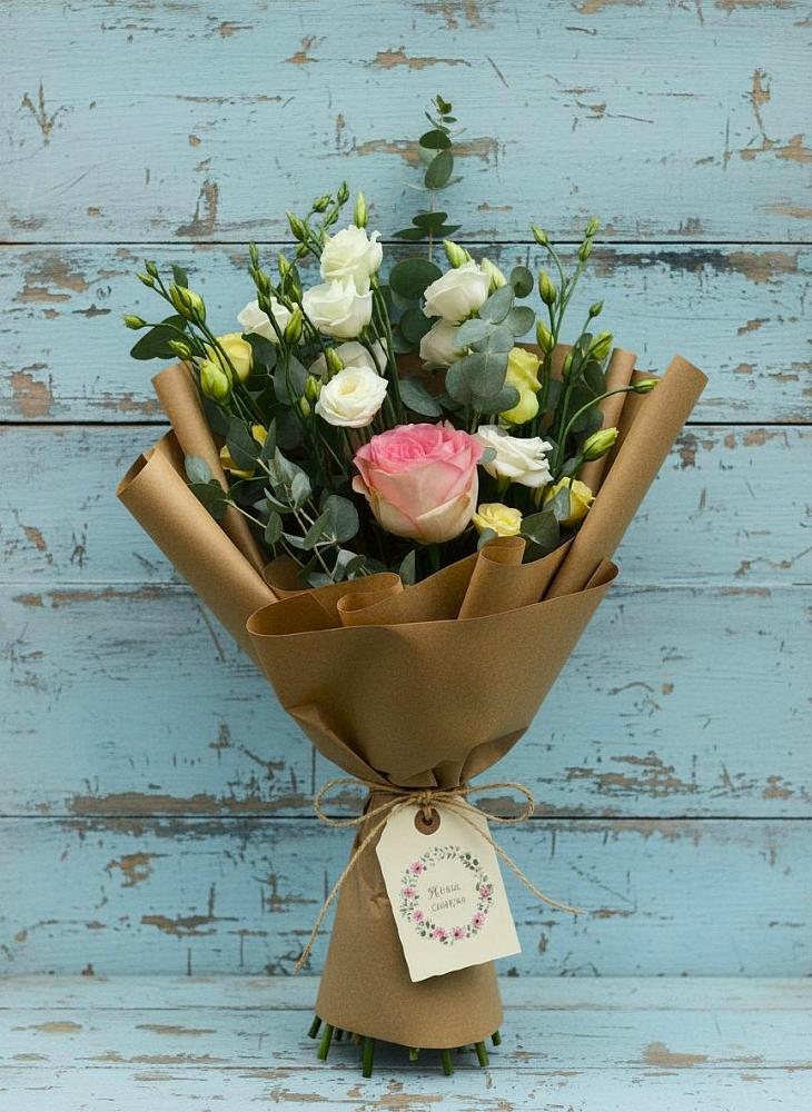 Букет цветов из: Розы и Лизиантусы в Муслюмово Татарстан