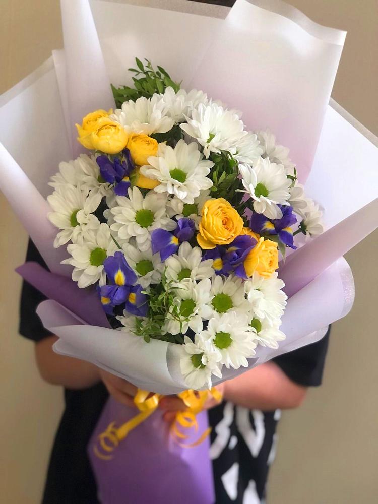 Букет цветов из: Ирисы, Хризантемы и Розы в Муслюмово Татарстан