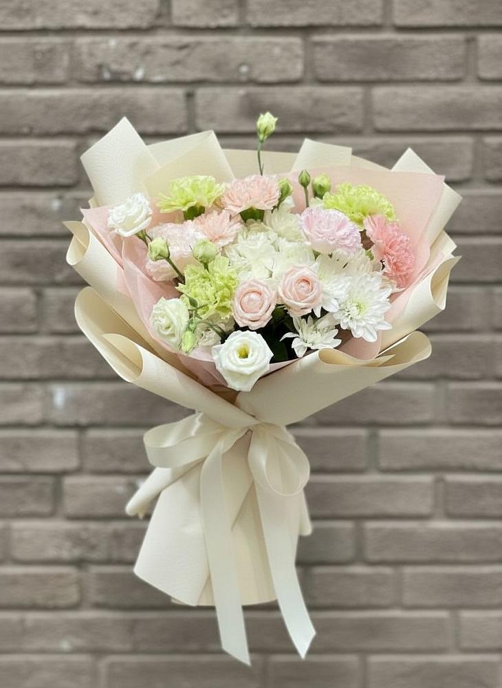 Букет цветов из: Гвоздики, Розы, Лизиантусы и Хризантемы в Муслюмово Татарстан