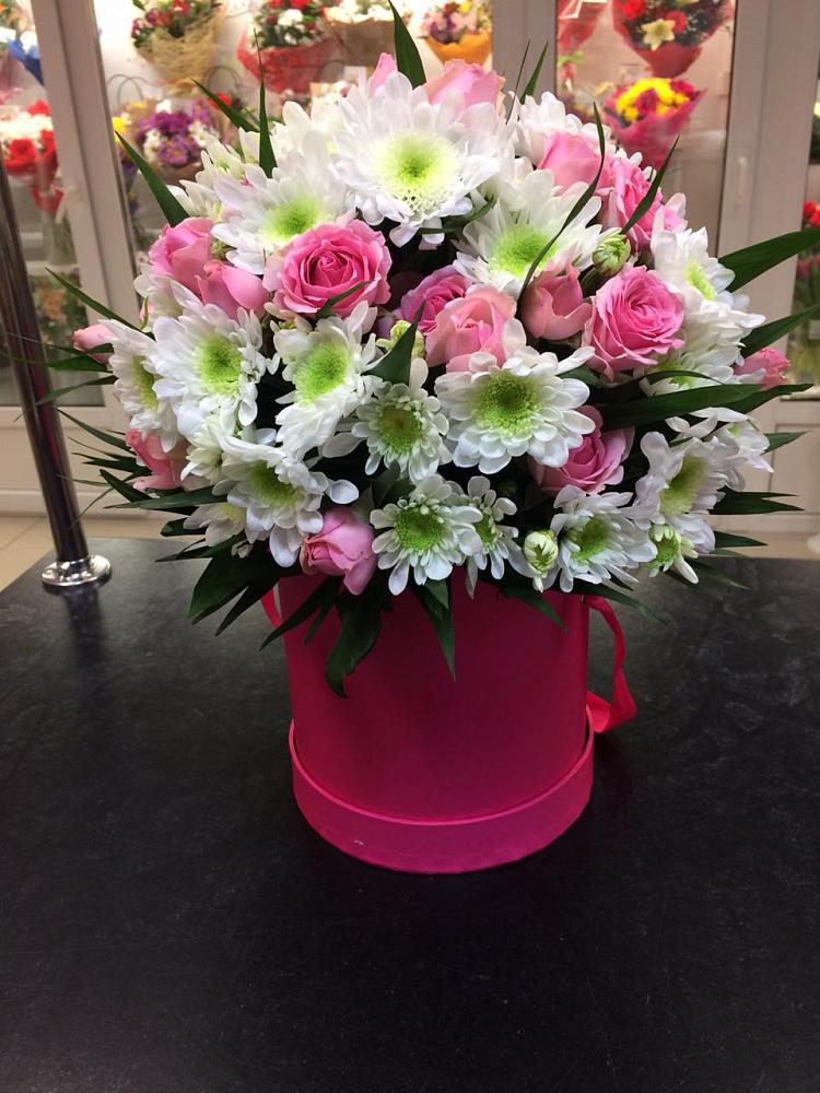 Цветочная композиция из Розы и Хризантемы в шляпной коробке в Муслюмово Татарстан