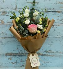Букет цветов из:  Розы и Лизиантусы в Муслюмово Татарстан