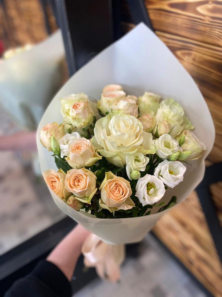 Букет цветов из: Розы и Лизиантусы в Муслюмово Татарстан